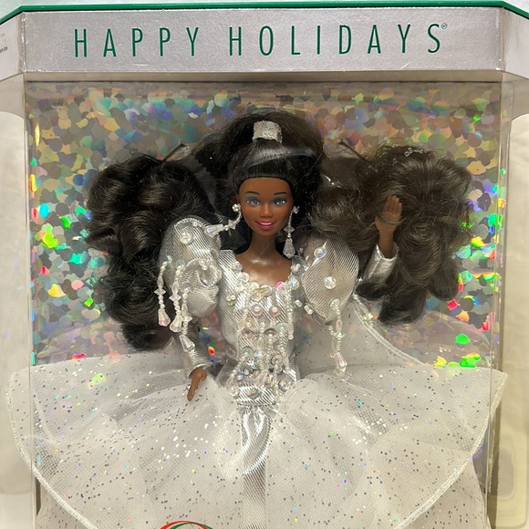 Happy Holidays Barbie - Picture 2 of 8